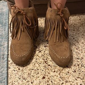 Kookaburra leather moccasin wedge bootie size 9